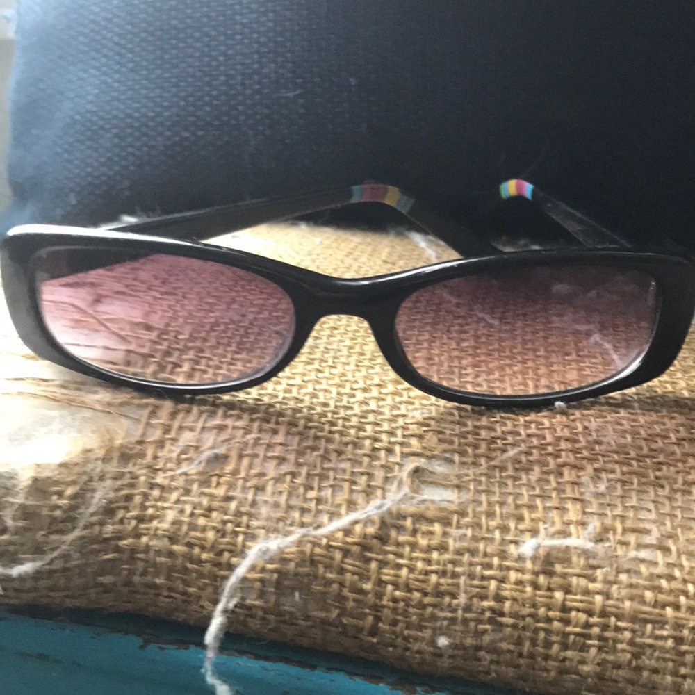 Black small eyeshape sunglasses